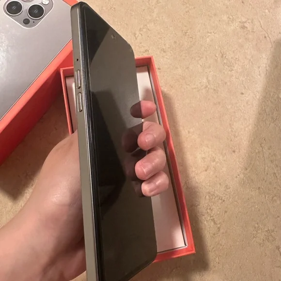 Brand new unlocked smartphone - Picture 7 of 11